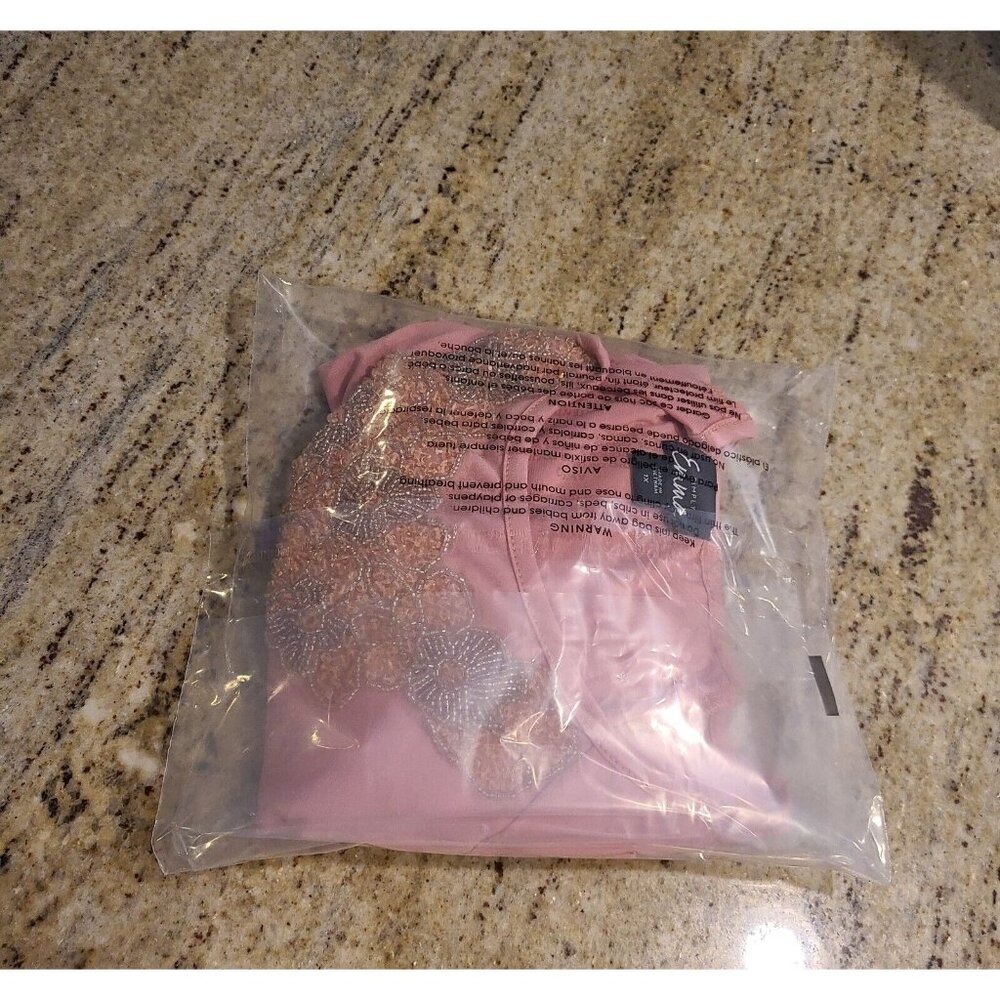 Simply Emma Size 1X Sharkbite Hem 3/4 Sleeve Beaded Embellished Neck Top Pink - Picture 15 of 15